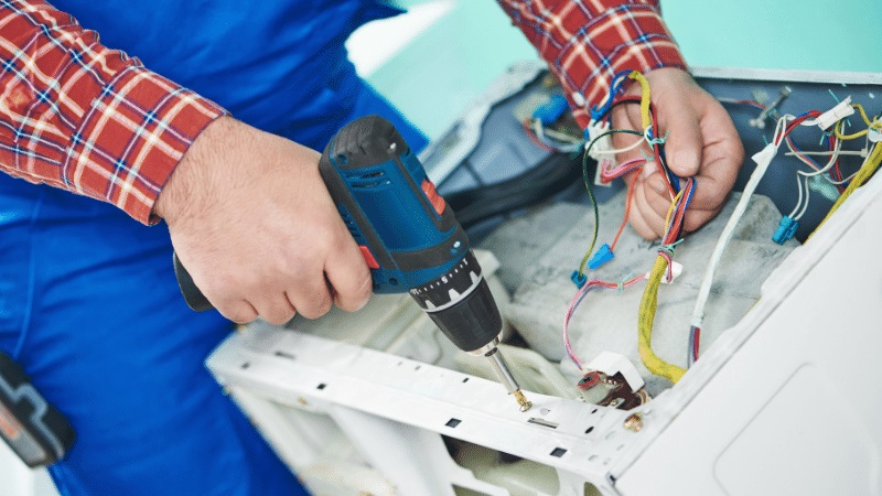 Seferihisar Mitsubishi Mitsubishi çamaşır makinesi kart tamiri – Su almama arızası orijinal parça ile giderildi. - Teknik servis örneği
